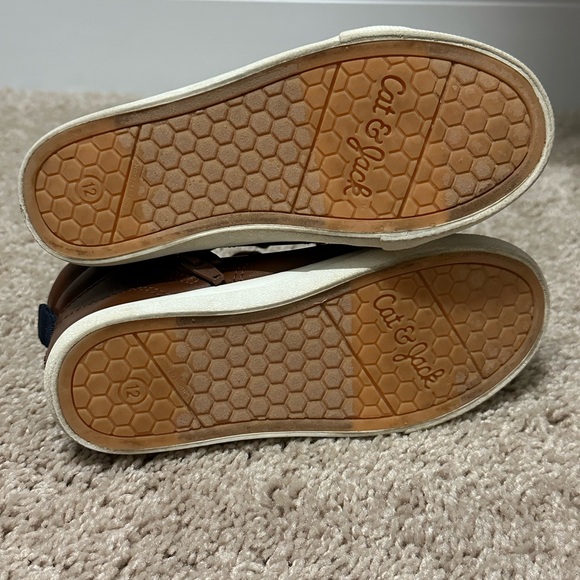 Cat & Jack size 12 boys boots - Picture 4 of 6